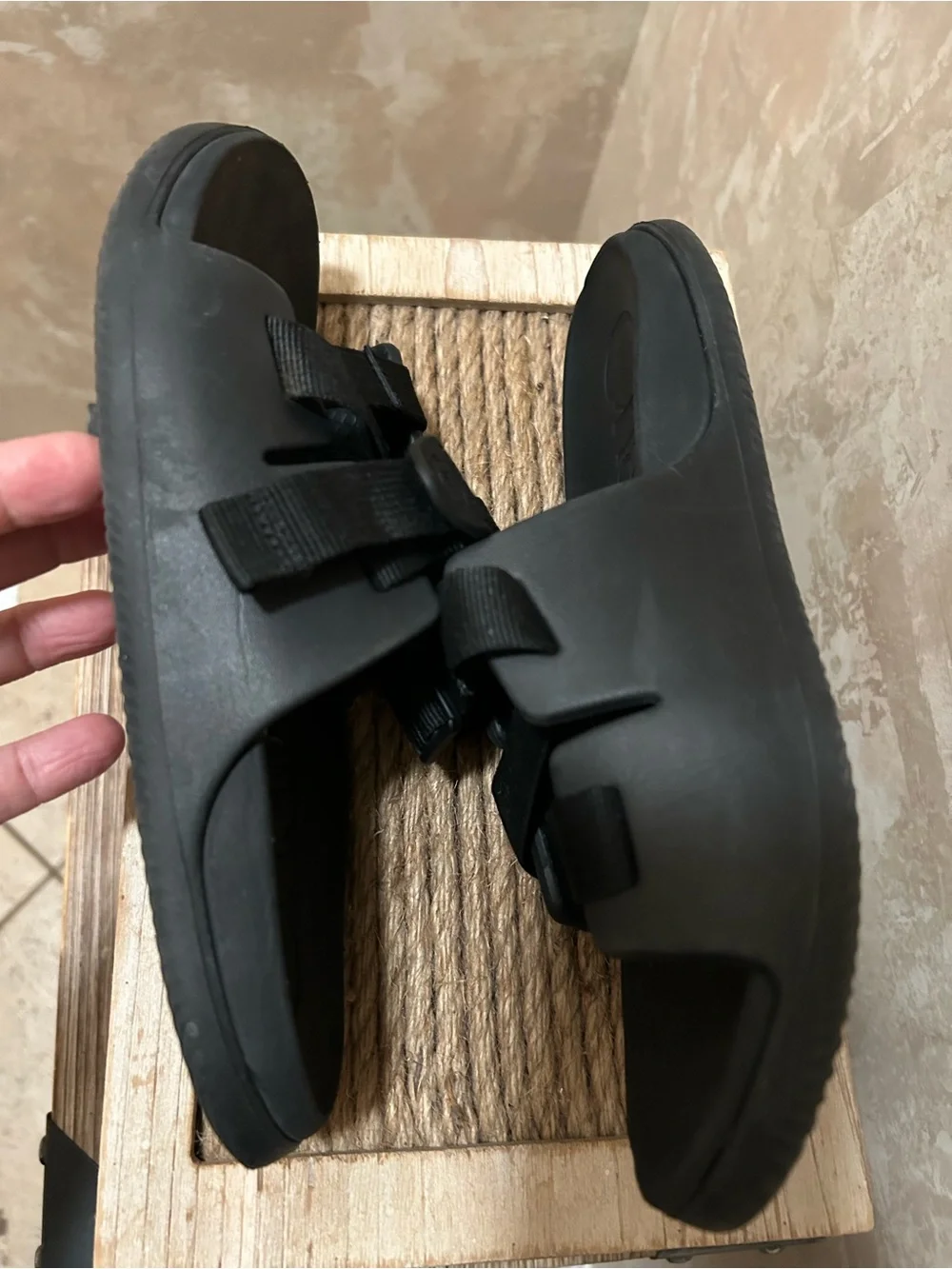 Chaco Chillos equal to ladies 7.5/8 youth 6 slides / sandals